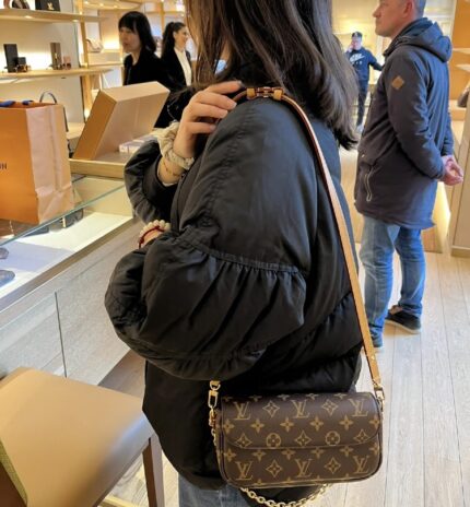 Hot ivy, treasure

Model number 81911